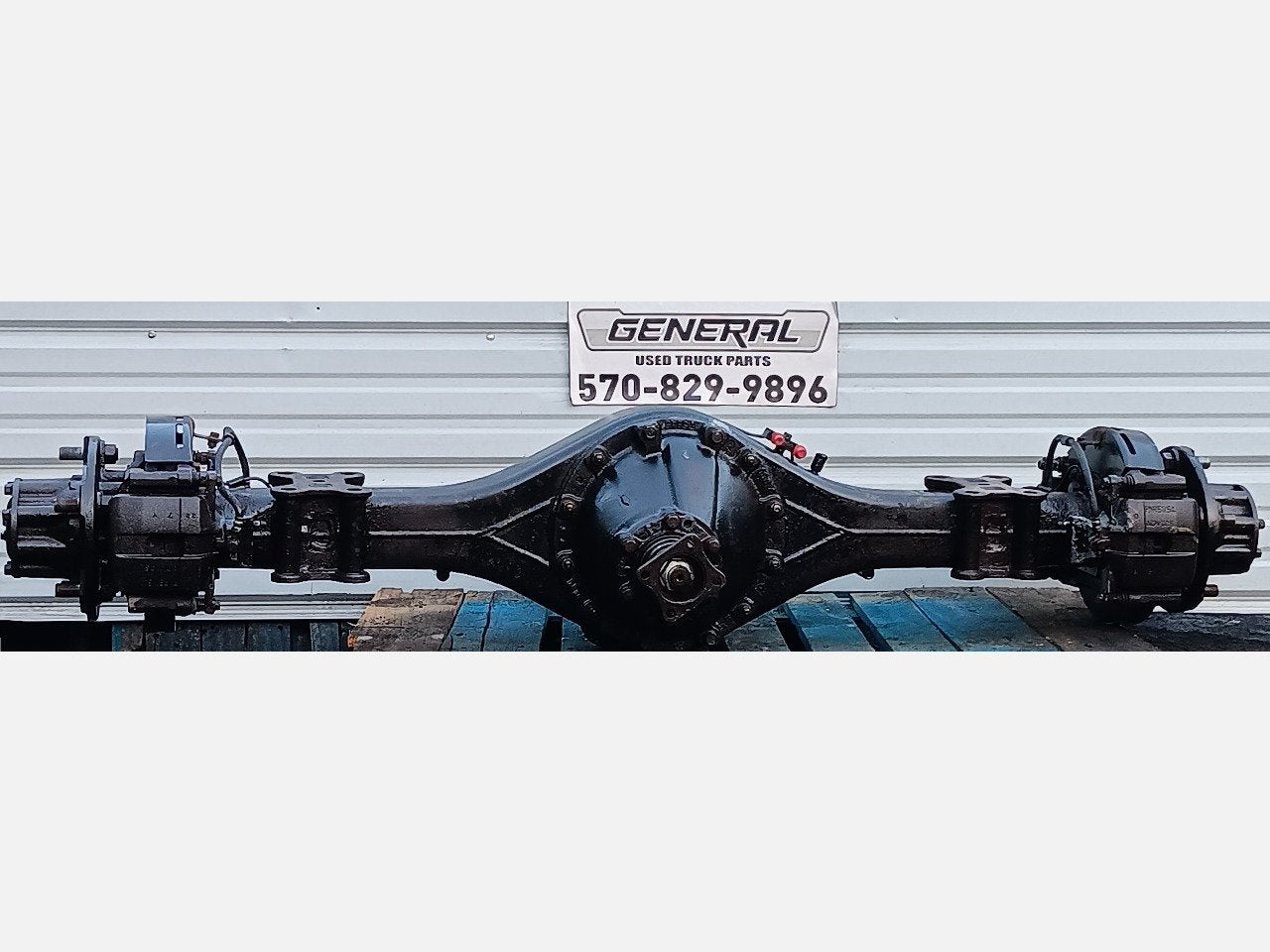 2012 MITSUBISHI FEC52S Rear Axle Assembly