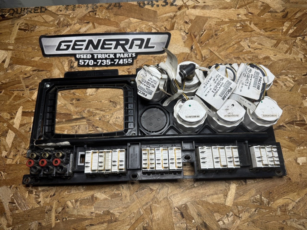2009 KENWORTH GPS DASH PANEL W/ GAUGES Dashboard