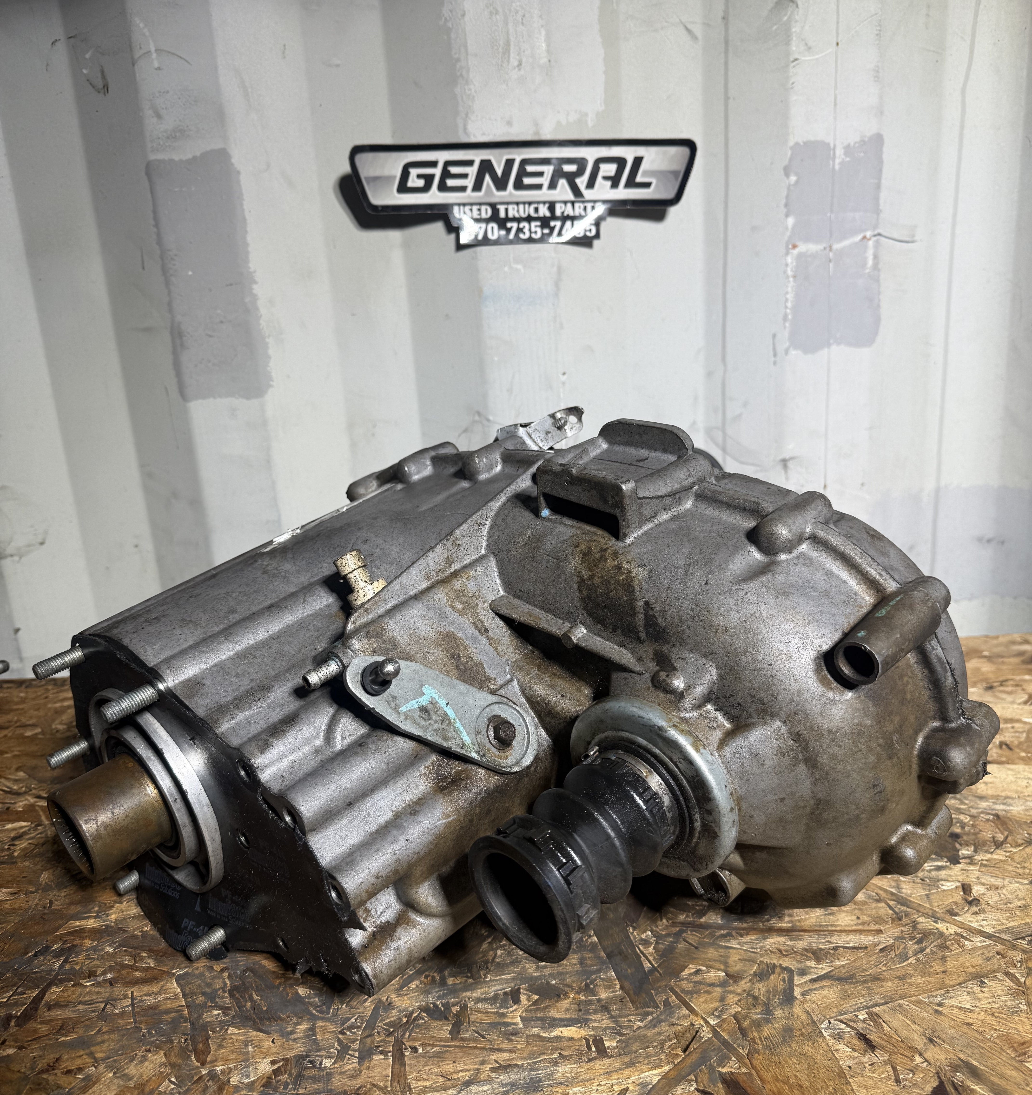 2011 CHEVROLET MP1226 Transfer Case Assembly